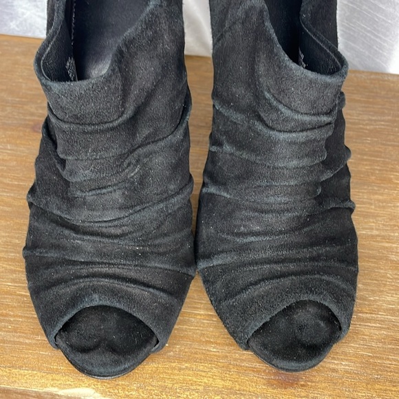 Saks Fifth Avenue Women’s 10M Ruched Black Suede Peep Toe Stiletto Shoe - Picture 8 of 8